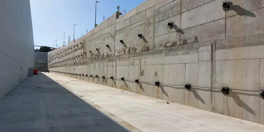 Anclajes Activos y Pasivos en Arica: Diseño con Criterio Geotécnico Local