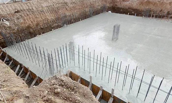 Diseño de Cimentaciones Superficiales en Arica: Adaptación a Suelos Salinos y Alta Sismicidad